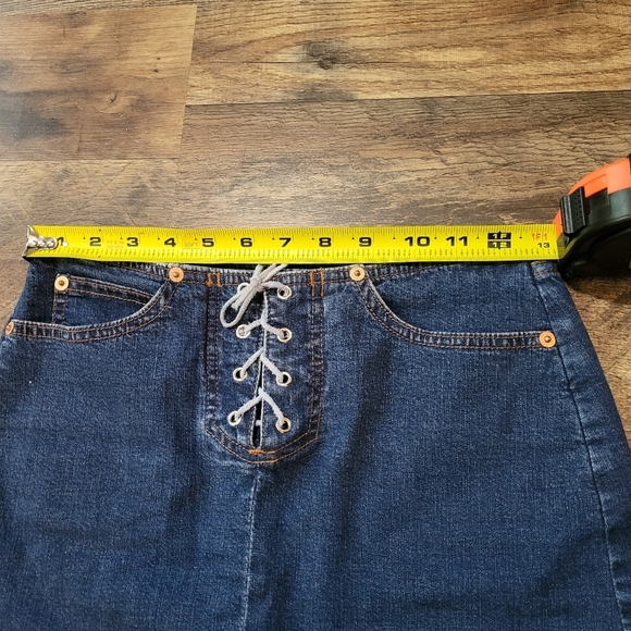 Vintage Y2K Guess Jeans Medium Wash Mini Denim Skirt W/ Lace Closure Size 16-7 - Picture 5 of 7
